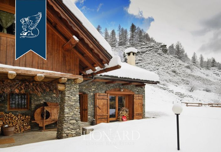 Image No.4-9 Bed Villa for sale