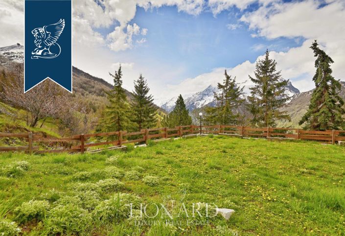 Image No.7-9 Bed Villa for sale