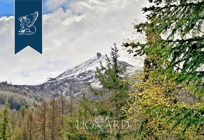 Image No.9-9 Bed Villa for sale