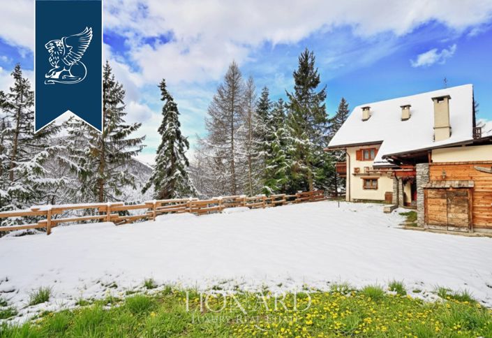 Image No.9-9 Bed Villa for sale