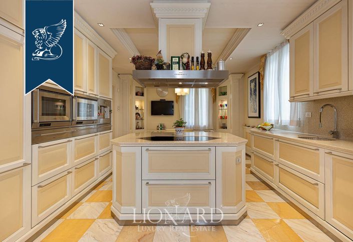 Image No.28-5 Bed Villa for sale