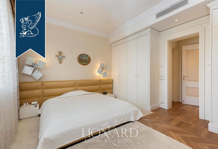 Image No.37-5 Bed Villa for sale