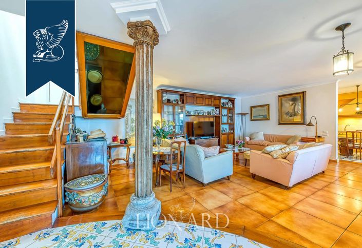 Image No.11-Villa de 4 chambres à vendre à Vico Equense