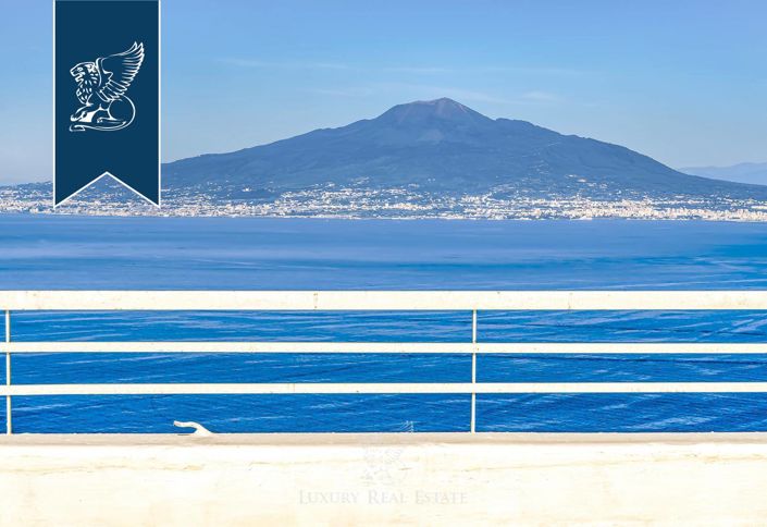 Image No.8-Villa de 4 chambres à vendre à Vico Equense