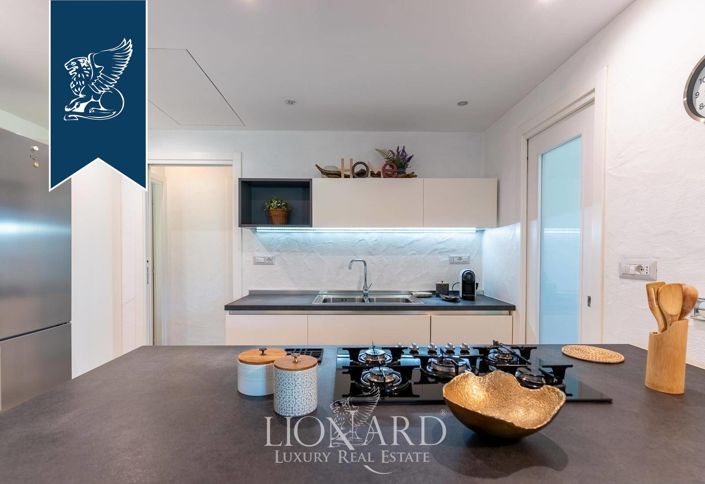 Image No.17-5 Bed Villa for sale