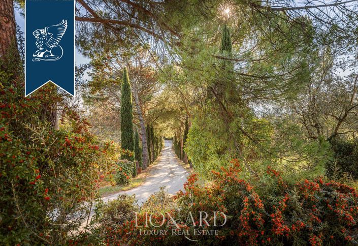 Image No.106-50 Bed Farmhouse for sale