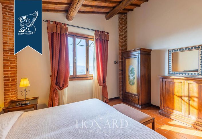 Image No.110-50 Bed Farmhouse for sale