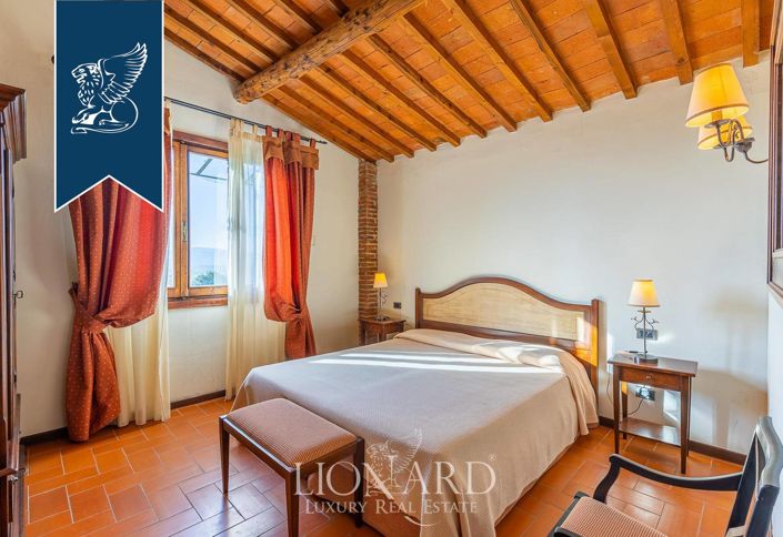 Image No.111-50 Bed Farmhouse for sale