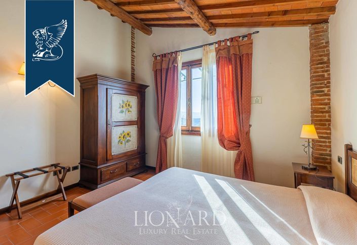 Image No.112-50 Bed Farmhouse for sale