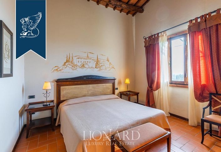 Image No.113-50 Bed Farmhouse for sale