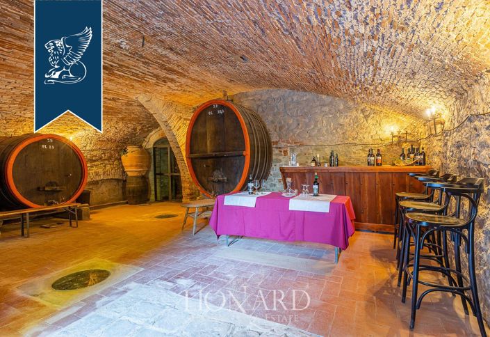 Image No.115-50 Bed Farmhouse for sale