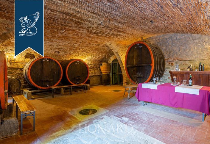 Image No.116-50 Bed Farmhouse for sale