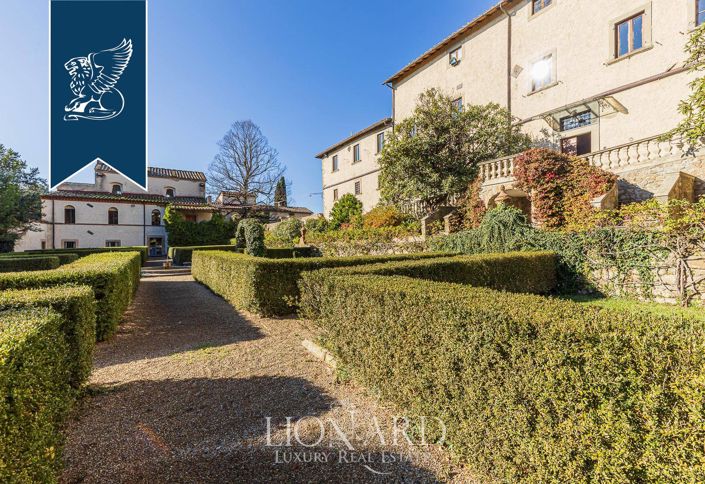 Image No.19-50 Bed Farmhouse for sale