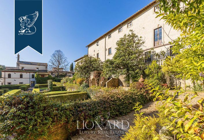 Image No.21-50 Bed Farmhouse for sale