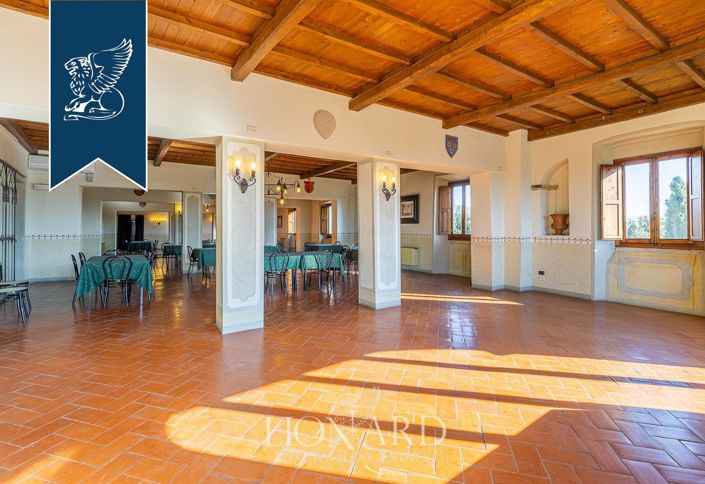 Image No.61-50 Bed Farmhouse for sale