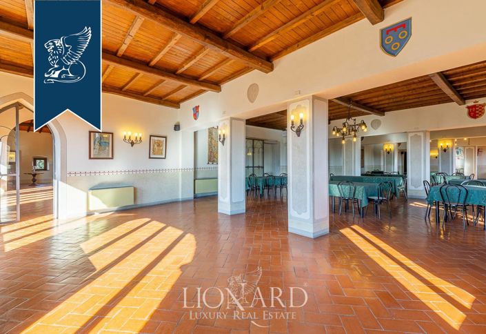 Image No.62-50 Bed Farmhouse for sale