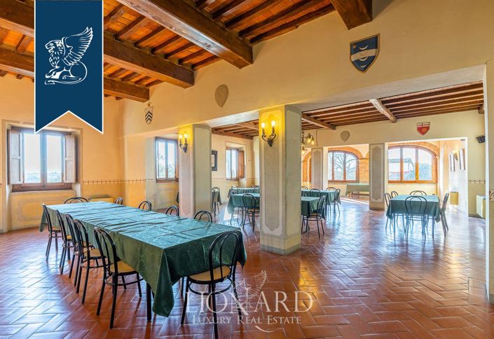 Image No.64-50 Bed Farmhouse for sale