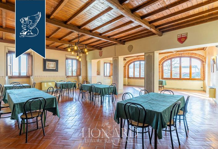 Image No.65-50 Bed Farmhouse for sale