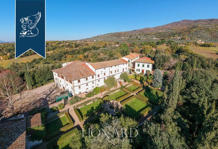 Image No.7-50 Bed Farmhouse for sale