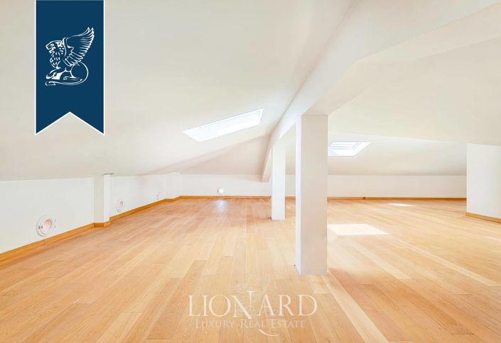 Image No.14-12 Bed Villa for sale