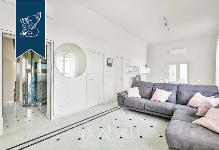 Image No.4-12 Bed Villa for sale