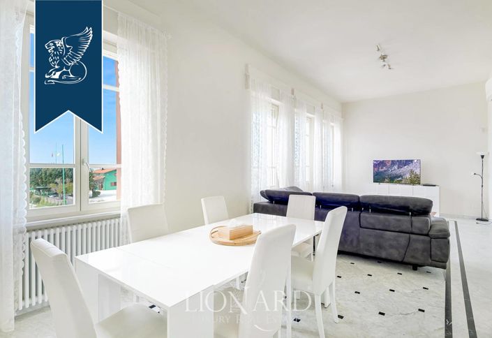 Image No.6-12 Bed Villa for sale