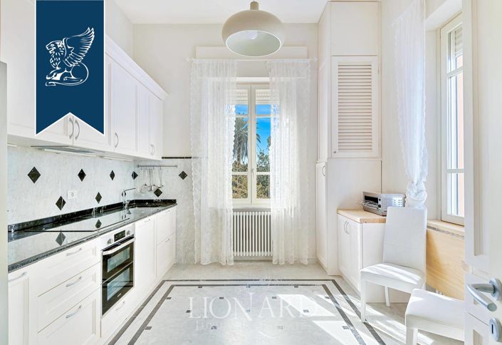 Image No.7-12 Bed Villa for sale