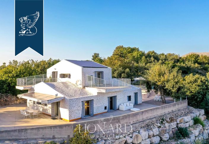 Image No.2-Villa de 15 chambres à vendre à Latina