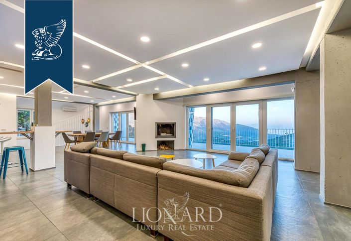 Image No.20-Villa de 15 chambres à vendre à Latina