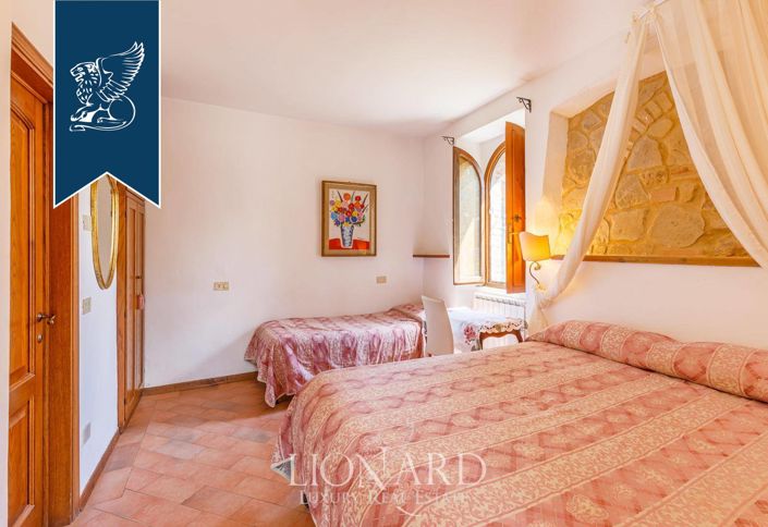 Image No.15-9 Bed Farmhouse for sale