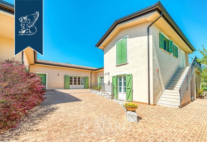 Image No.16-8 Bed Farmhouse for sale