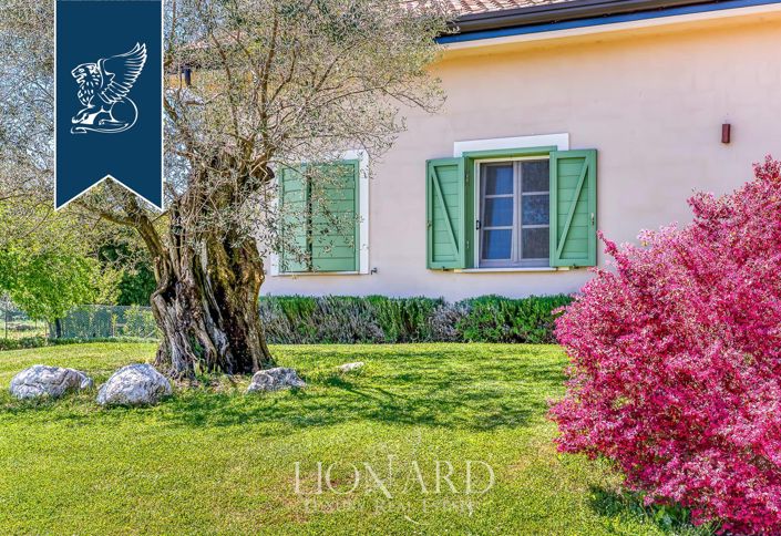 Image No.19-8 Bed Farmhouse for sale