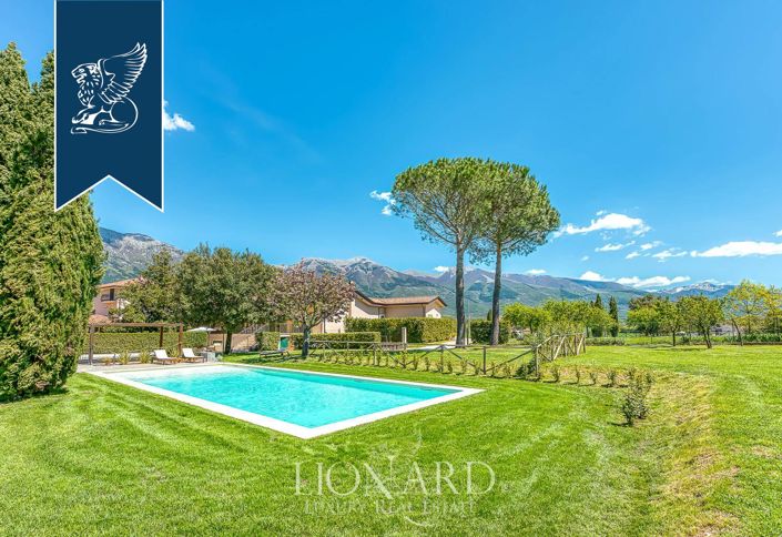 Image No.3-8 Bed Farmhouse for sale