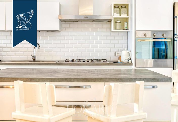 Image No.47-5 Bed Villa for sale