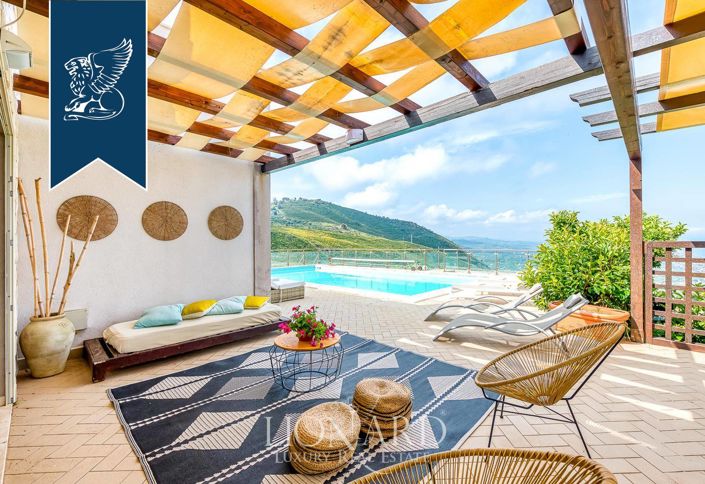 Image No.8-5 Bed Villa for sale