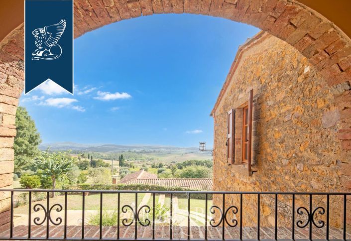 Image No.10-10 Bed Villa for sale