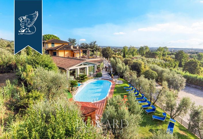 Image No.4-10 Bed Farmhouse for sale