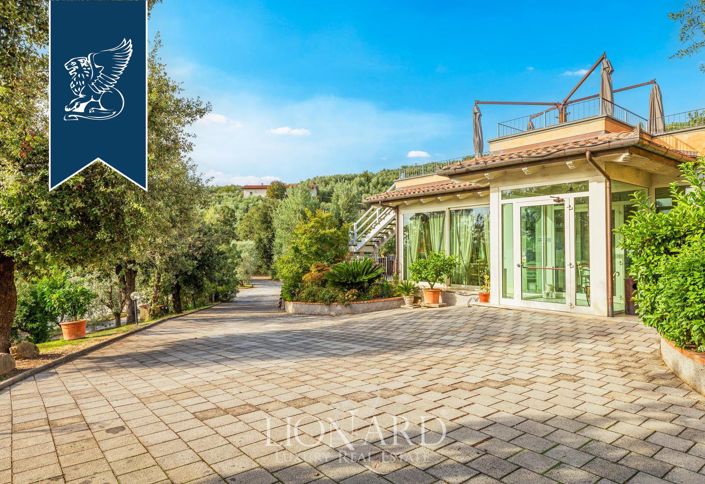 Image No.8-10 Bed Farmhouse for sale