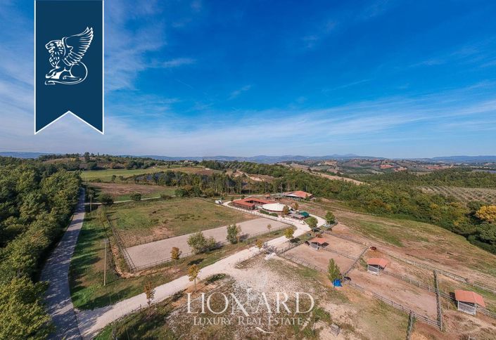 Image No.17-27 Bed Farmhouse for sale