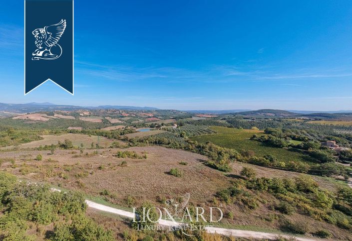 Image No.25-27 Bed Farmhouse for sale