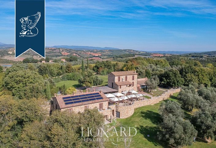 Image No.7-27 Bed Farmhouse for sale