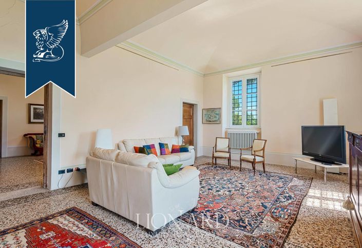 Image No.17-7 Bed Villa for sale