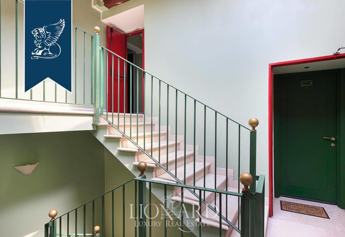 Image No.13-40 Bed Property for sale