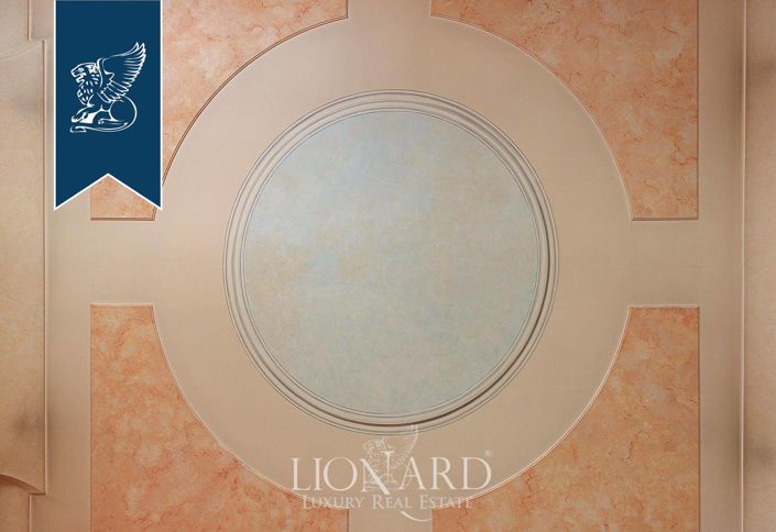 Image No.17-40 Bed Property for sale