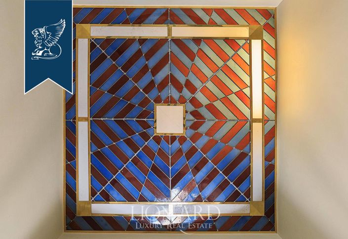 Image No.18-40 Bed Property for sale