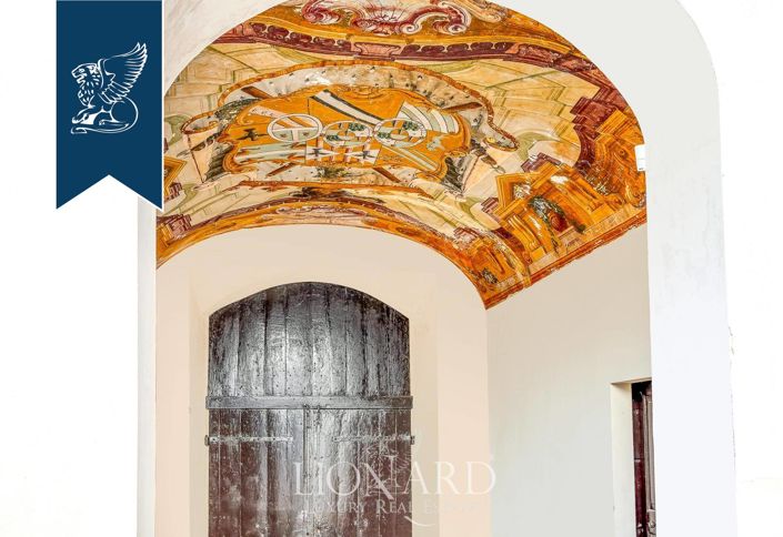 Image No.4-10 Bed Property for sale