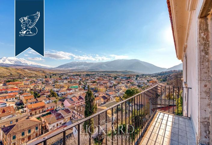 Image No.6-10 Bed Property for sale