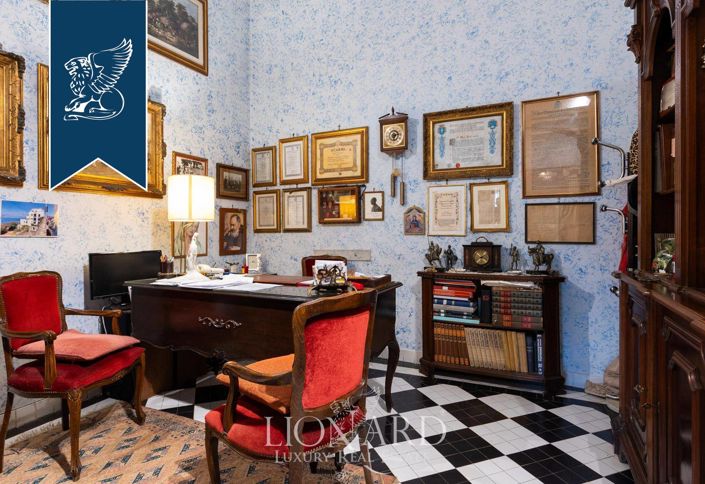 Image No.11-8 Bed Villa for sale