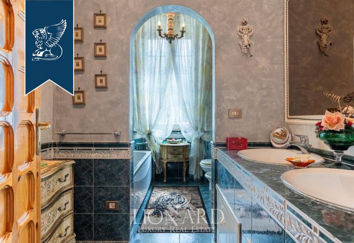 Image No.19-8 Bed Villa for sale