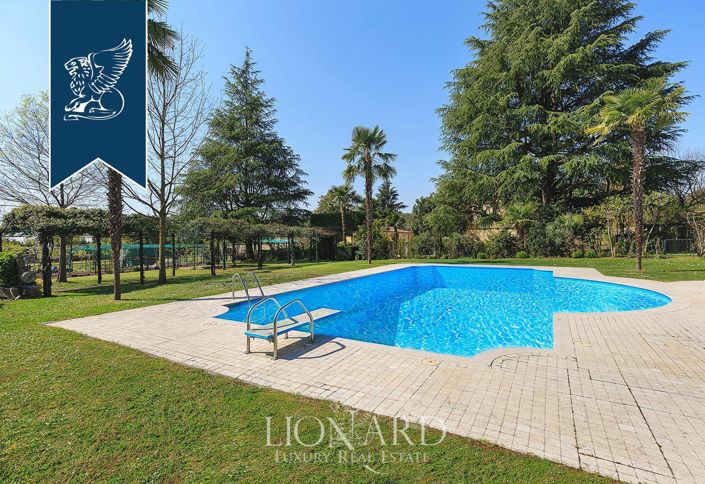 Image No.10-9 Bed Villa for sale